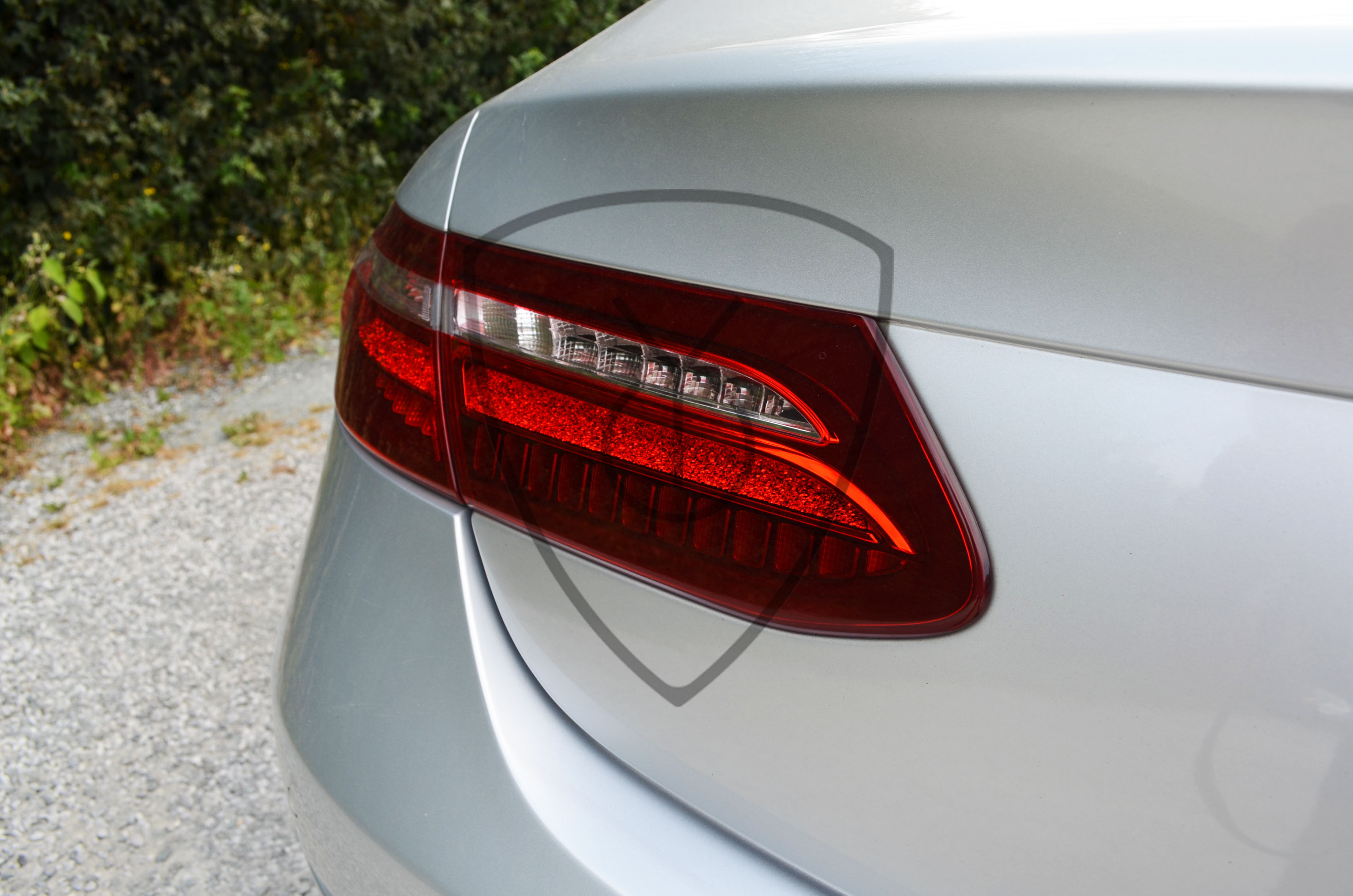 MERCEDES-BENZ-E220 — image 10